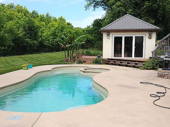 3rd image of 7520 S Whispering Oak Cir