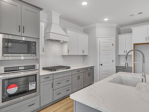 4th image of 301 Casita Dr