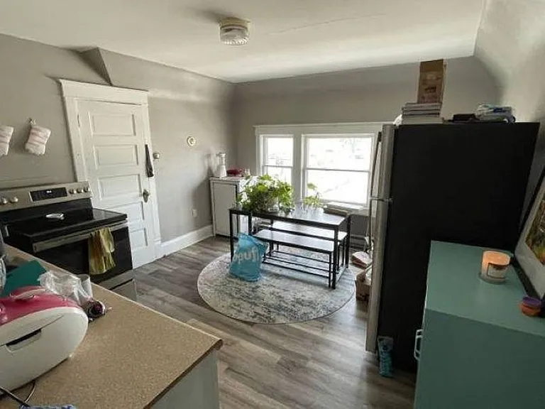 625 E Burlington St — Photo 26