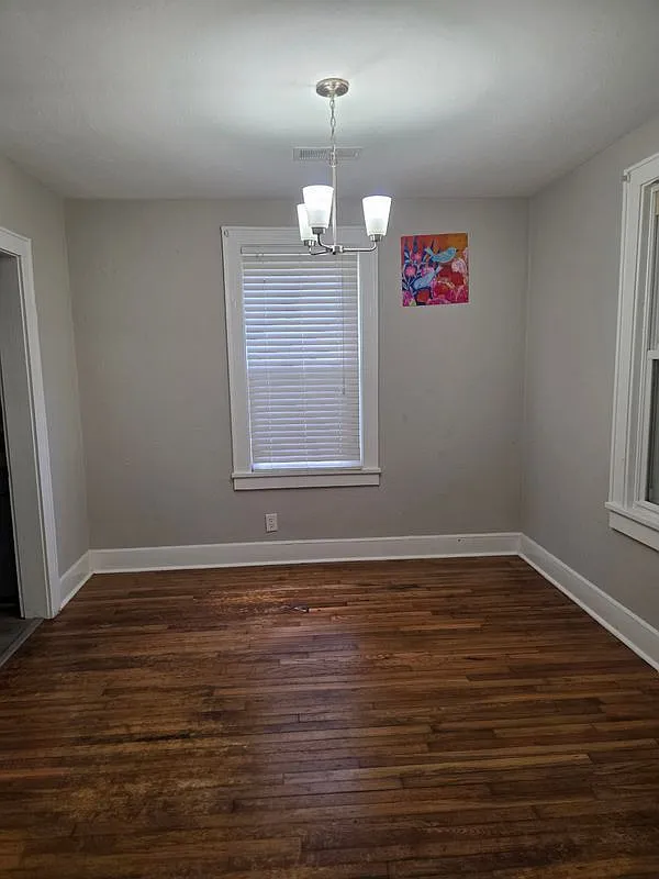 3 bed, 1.0 bath, 1060 sqft, $1,875 — Photo 2