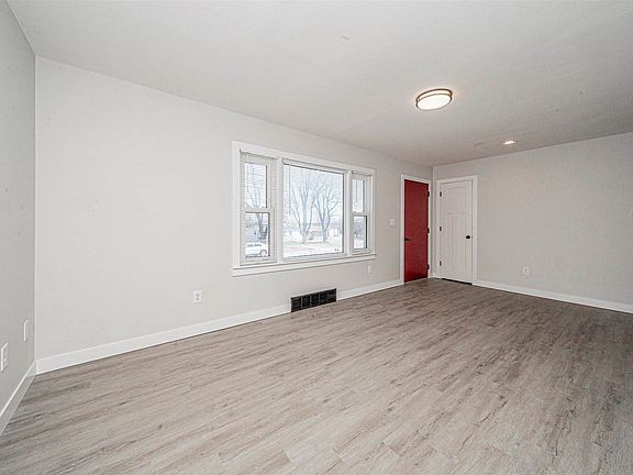 5th image of 1221 Pershing Dr