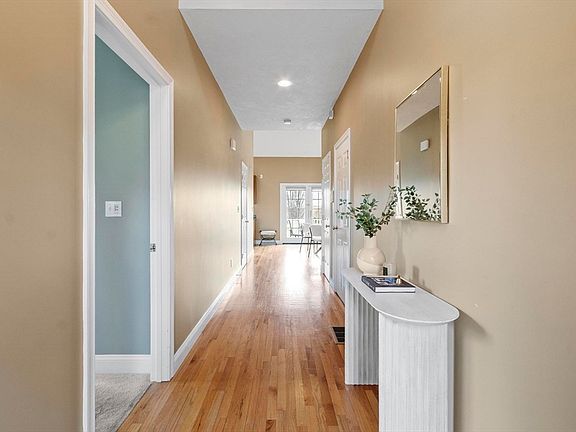 5th image of 55 Apple Blossom Ln Unit 8