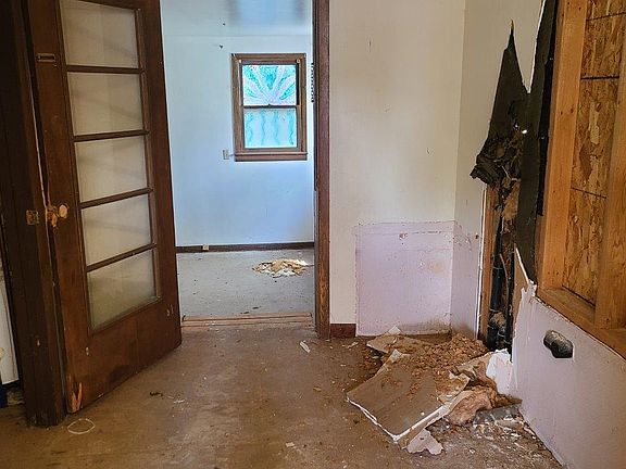 5th image of 223 S C St