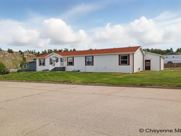 911 Stoetzel Ave, Pine Bluffs, WY 82082