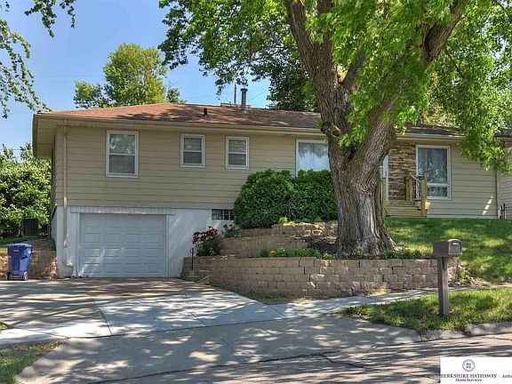2nd image of 1305 Pelton Ave