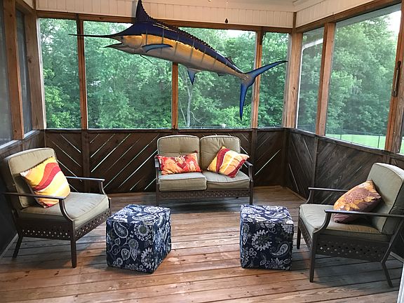 Screened back deck