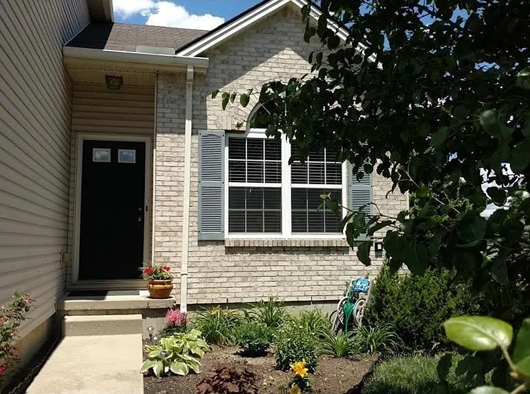 455 Thompson Dr — Photo 2