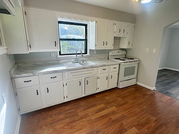 2nd image of 216 Magill Rd