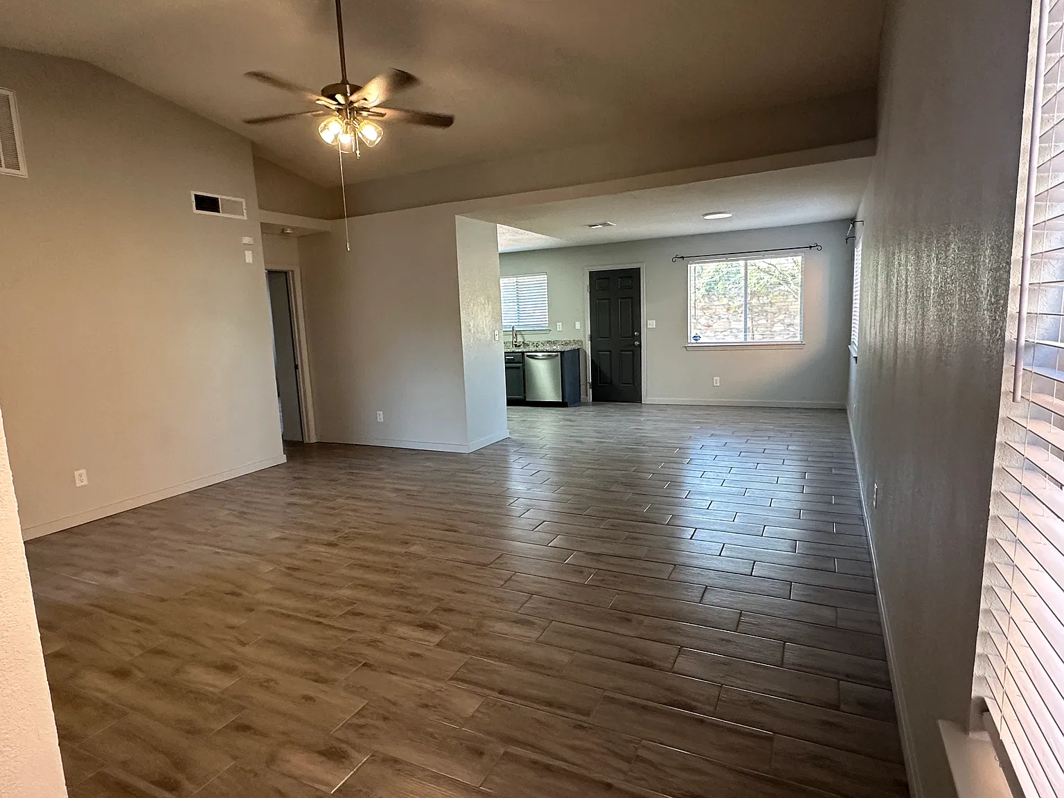 3 bed, 1326 sqft, $1,700 — Photo 2