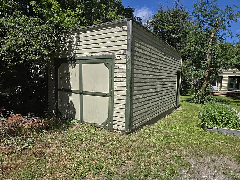 422 W Babcock St — Photo 10