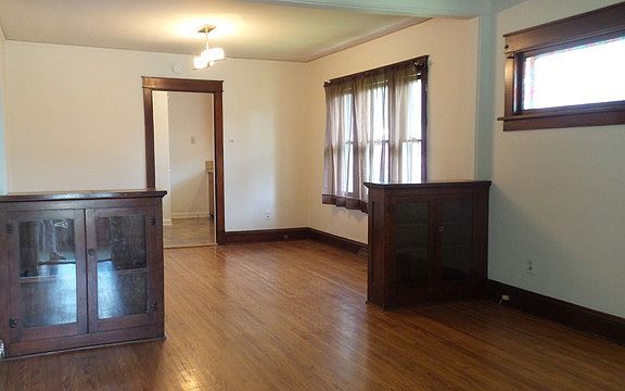 3rd image of 1102 N Kelly Ave