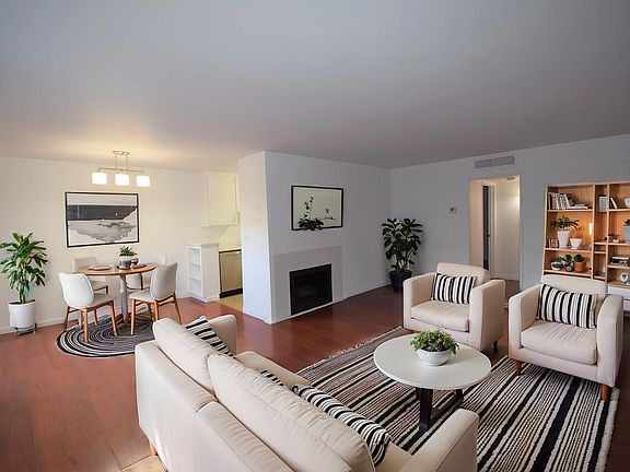 4th image of 15128-44 Burbank Blvd #28-112