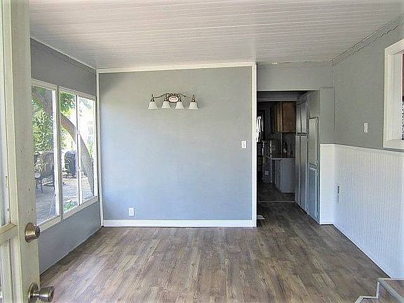 3rd image of 142 Lakeview Dr