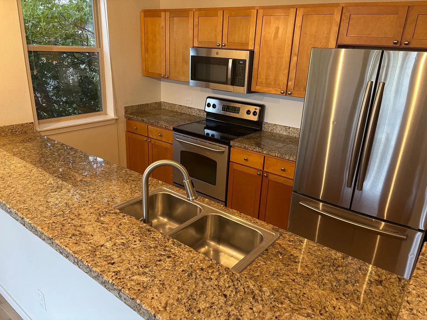 1 Bedroom Condo with Office Available for 1-3 Month Lease — Photo 3