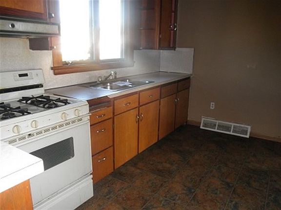 4th image of 603 S Illinois St