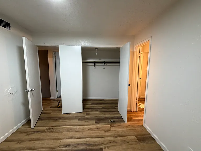 1342 N Cooper St — Photo 4
