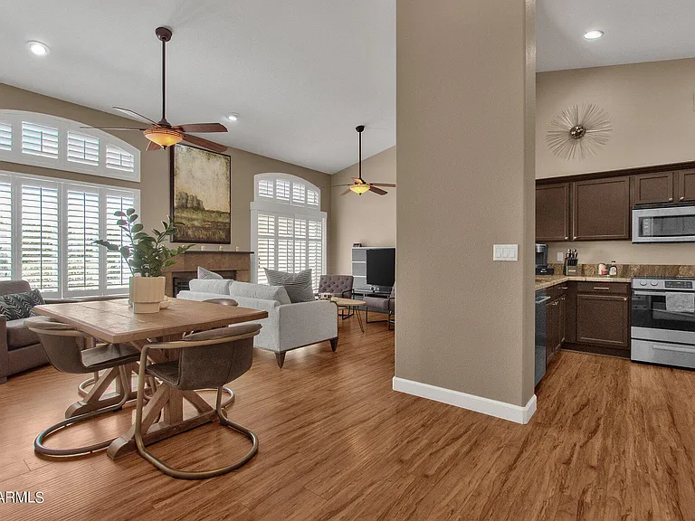 1138 E Amberwood Dr — Photo 14