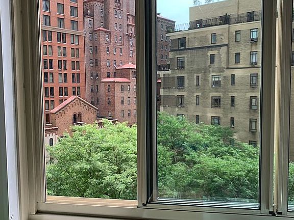 4th image of 30 W 63rd St APT 8U