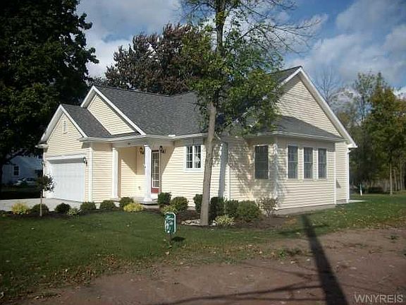 2nd image of 904 Mohawk St