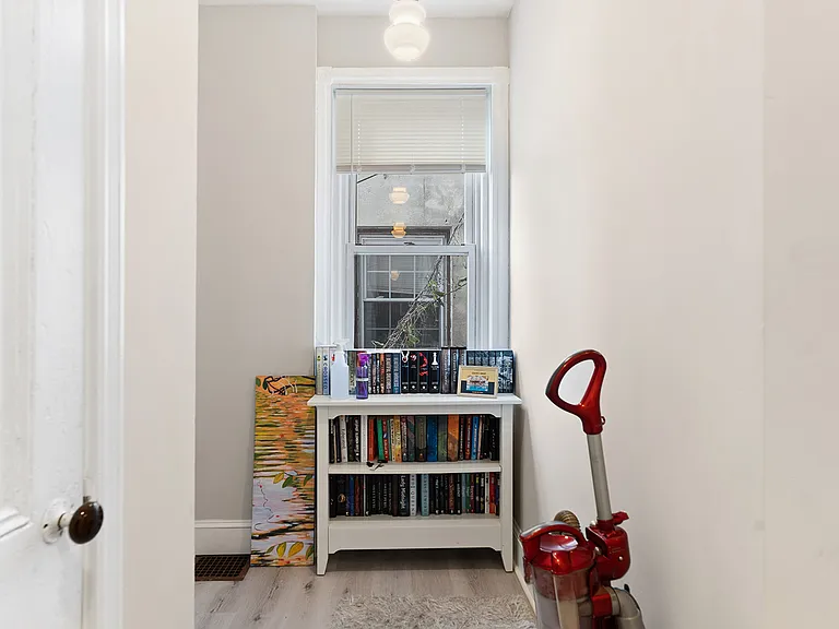 637 N 32nd St #1 — Photo 9