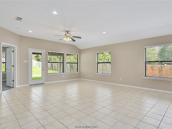 5th image of 133 E Mosley Ln