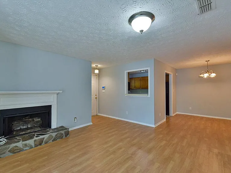 1904 Country Park Dr SE — Photo 6
