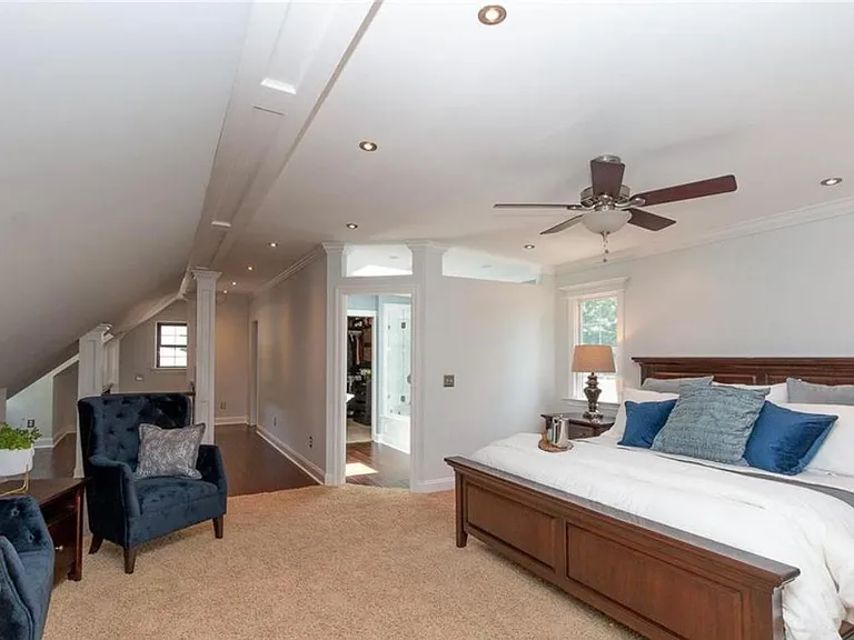 256 Castle Dr — Photo 21