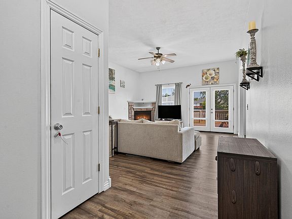 3rd image of 5593 W Lombard Street