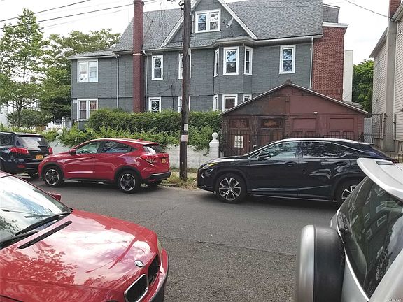3rd image of 8915 104th St