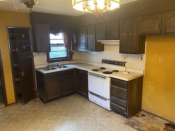 4th image of 42 Franklin Ave
