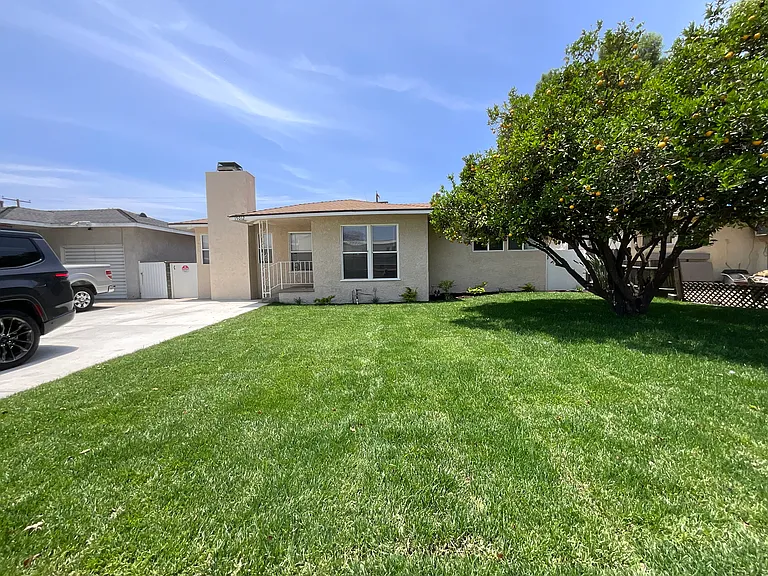 15012 Lambert Rd — Photo 2