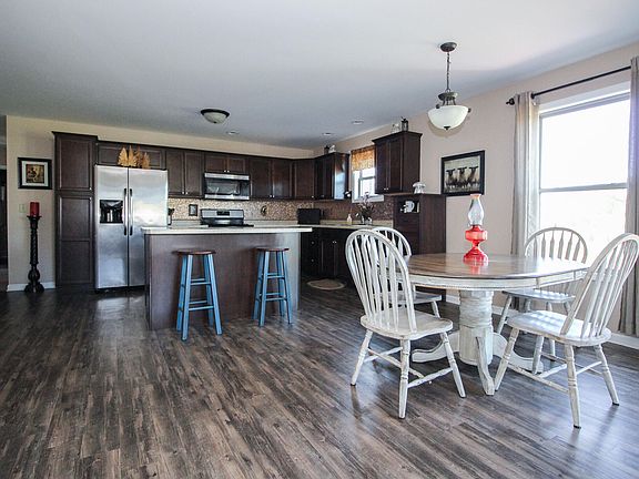 4th image of 1668 Kelly Ct