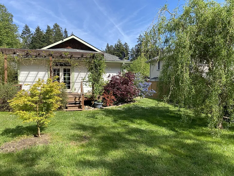 285 Browne St — Photo 43