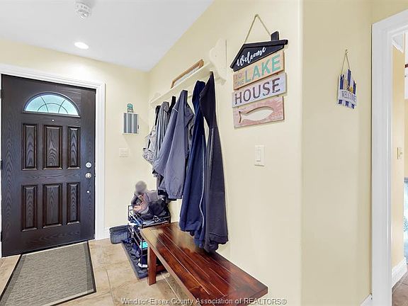 3rd image of 196 Riverside Rd