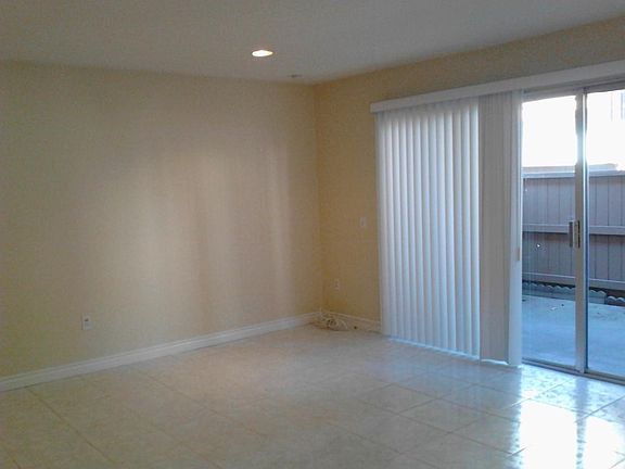 4th image of 1072 Cabrillo Park Dr