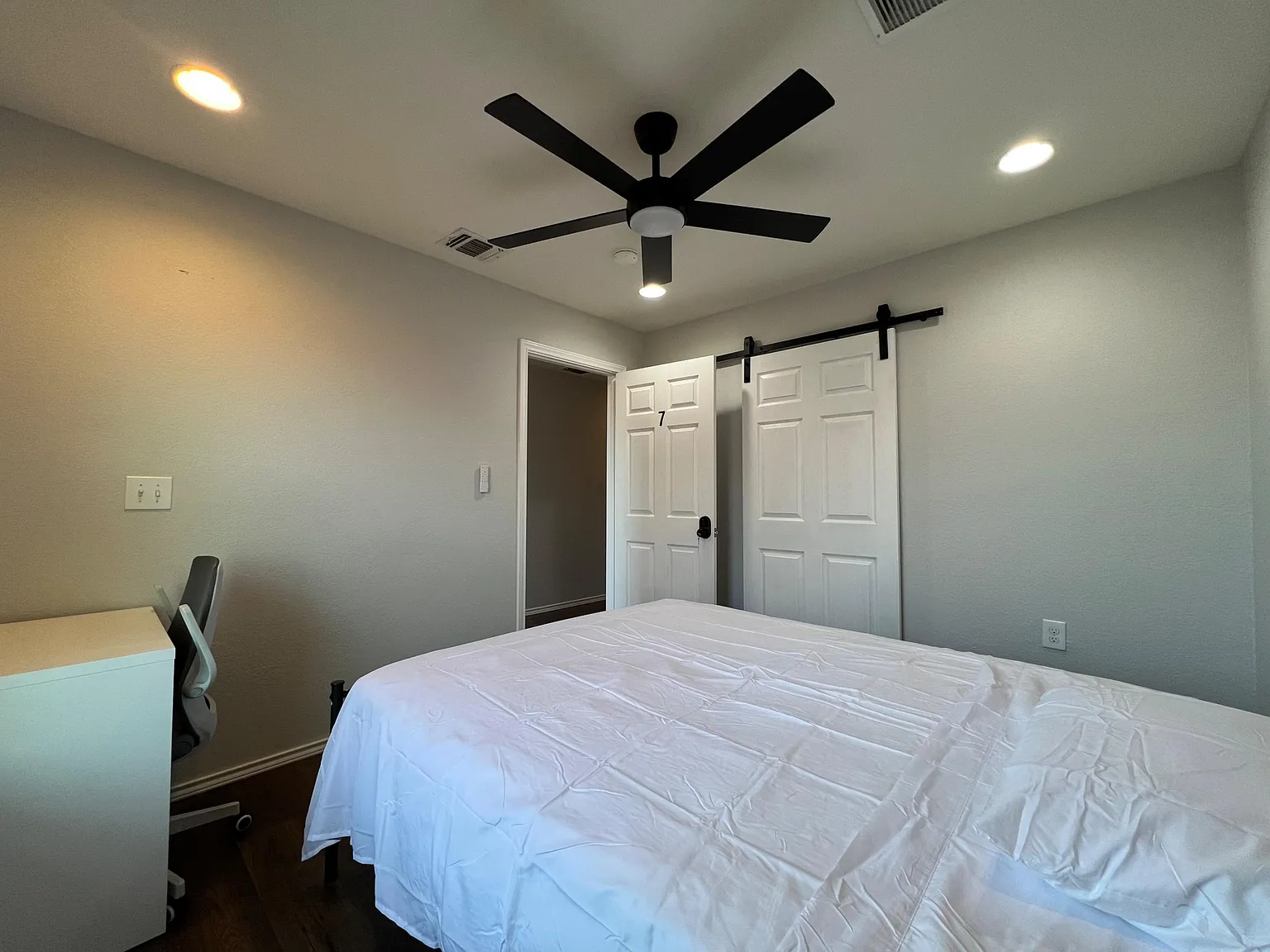 4 bed, 3.5 bath, 3498 sqft, $659 — Photo 1