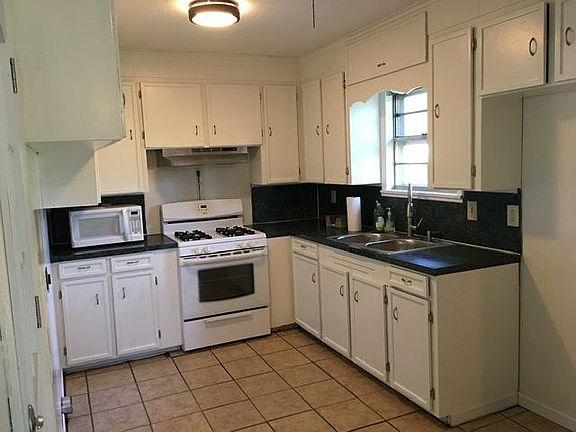 2nd image of 216 Redwater Blvd E