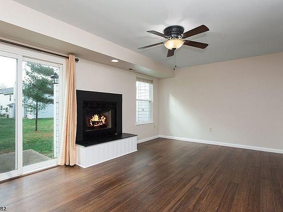 3rd image of 282 Hazlitt Way