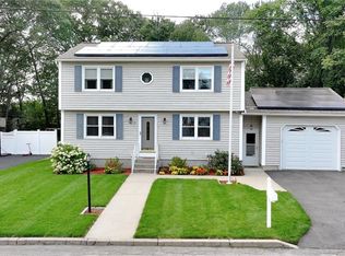 9 Patricia Dr, North Providence, RI 02904
