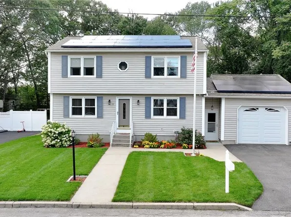 9 Patricia Dr, North Providence, RI 02904