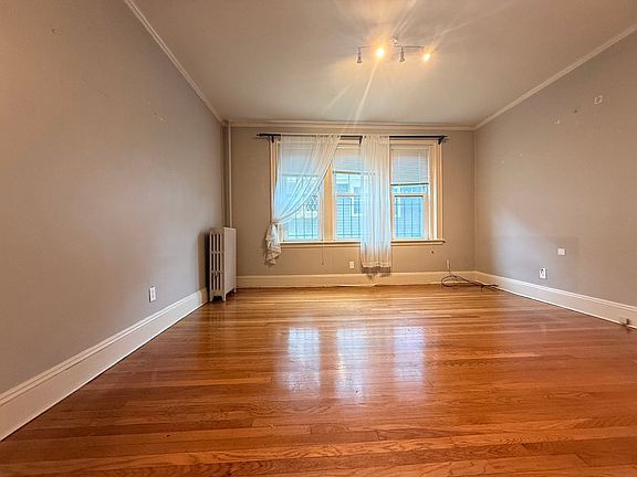 4th image of 15 Colliston Rd APT 5
