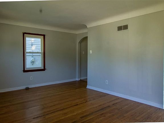 2nd image of 214 N Marguerite Ave