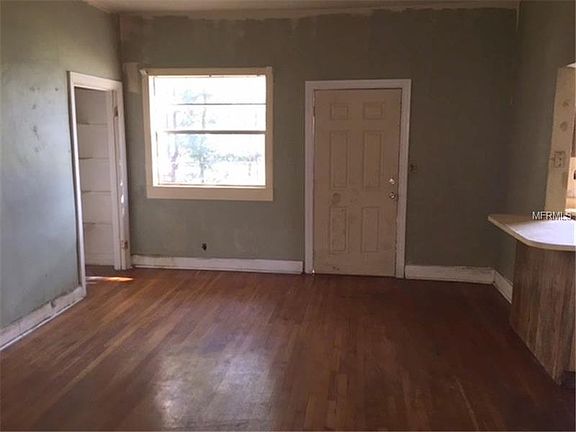 3rd image of 2106 W Lowry Ave