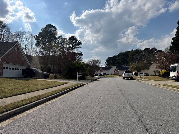 4th image of 1865 Heatherton Rd