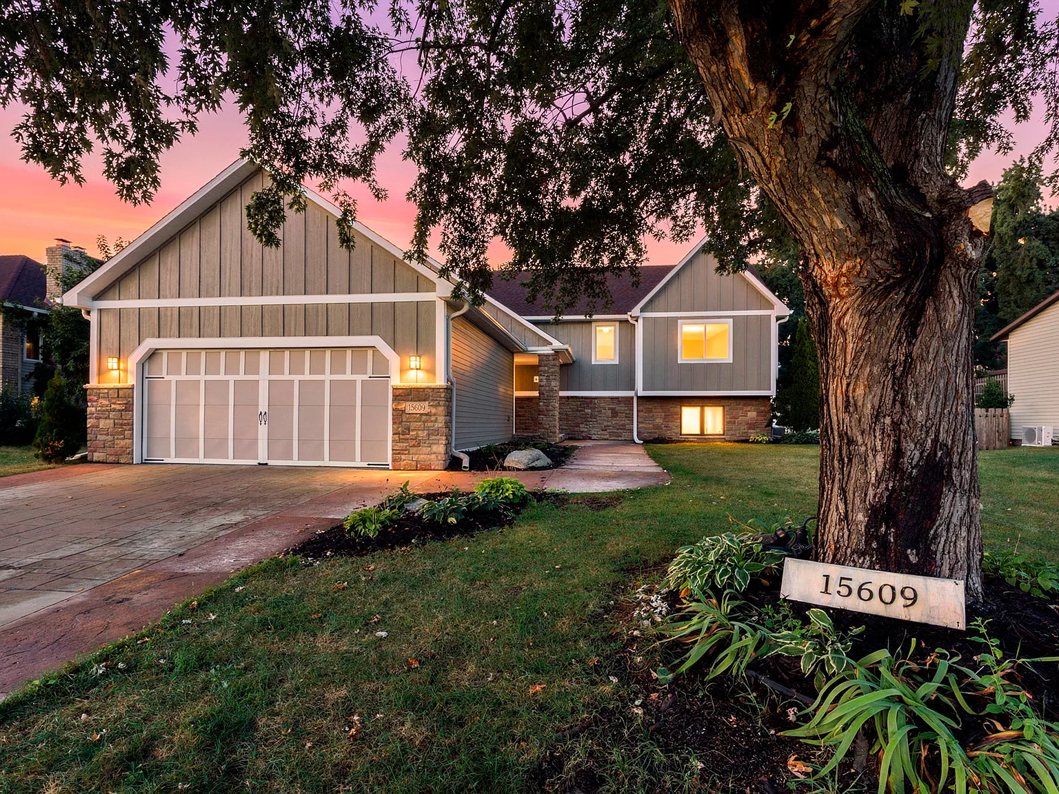 5 bed, 2.5 bath, 2339 sqft, $2,895 — Photo 1