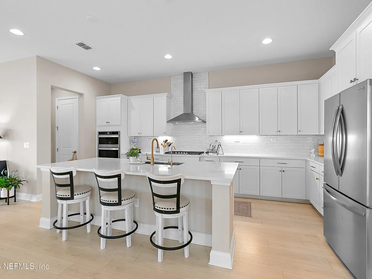 3 bed, 2.5 bath, 2557 sqft, $3,800 — Photo 2