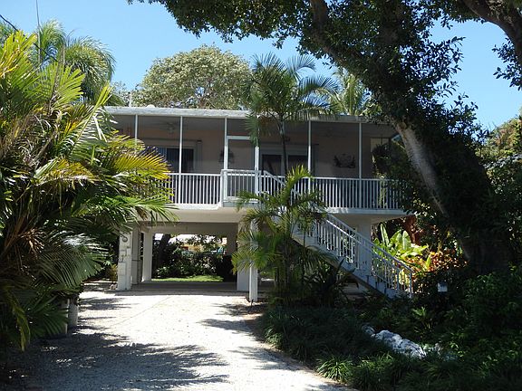 3rd image of 173 N Coconut Palm Blvd