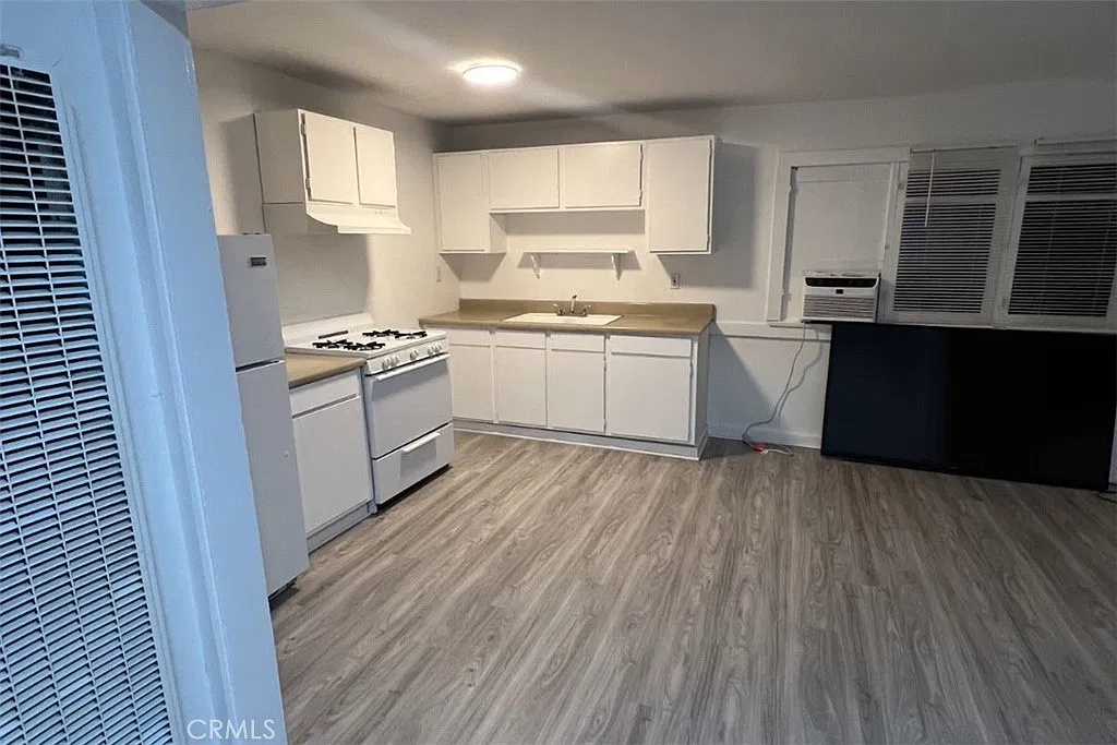 Studio, 350 sqft, $1,700 — Photo 4