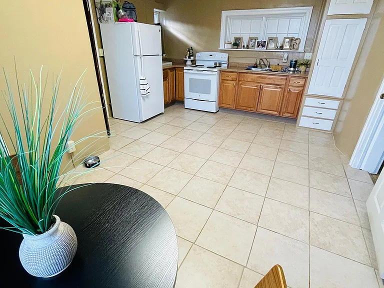 110 E Main St #1B — Photo 10