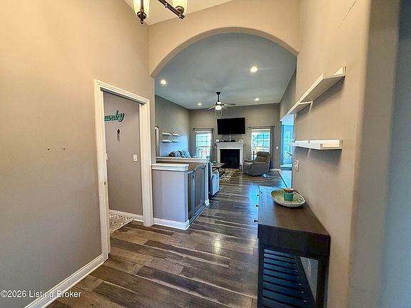 3rd image of 120 Lillian Ct